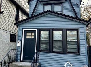 10042 202nd St, Hollis, NY 11423