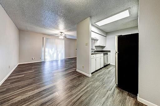 5th image of 2406 Bluebonnet Ln APT 306