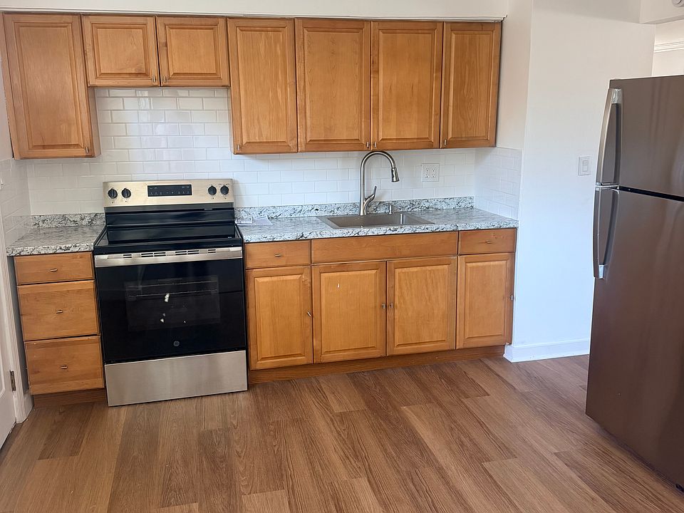 1st image of 60 E Carmans Rd APT 1