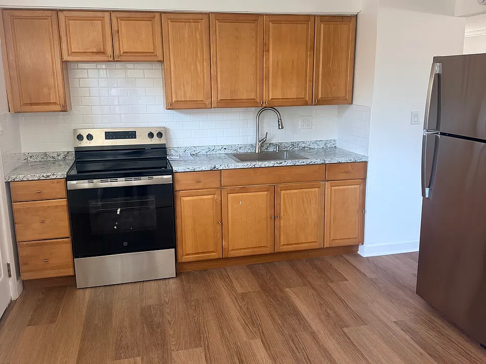 60 E Carmans Rd #1