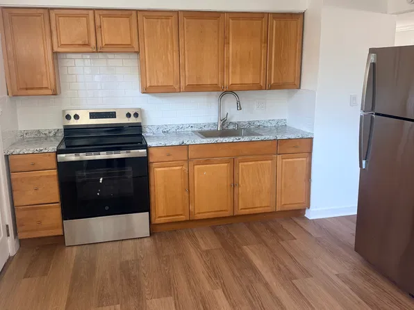 60 E Carmans Rd APT 1, Farmingdale, NY 11735