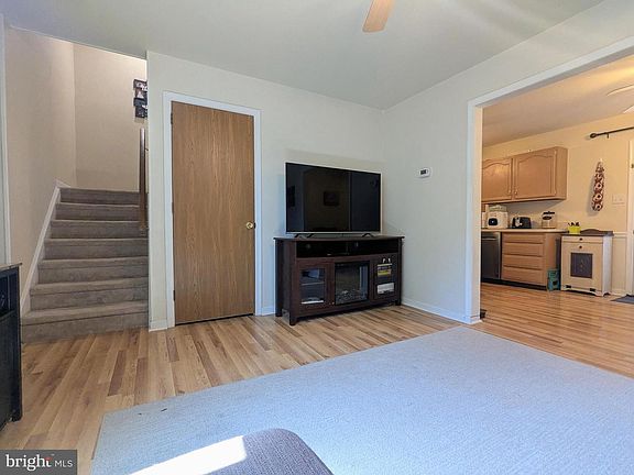 5th image of 202 Adams Dr