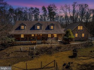 61 Old Farm Ln, Berkeley Springs, WV 25411