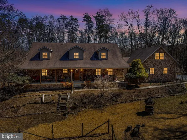 61 Old Farm Ln, Berkeley Springs, WV 25411