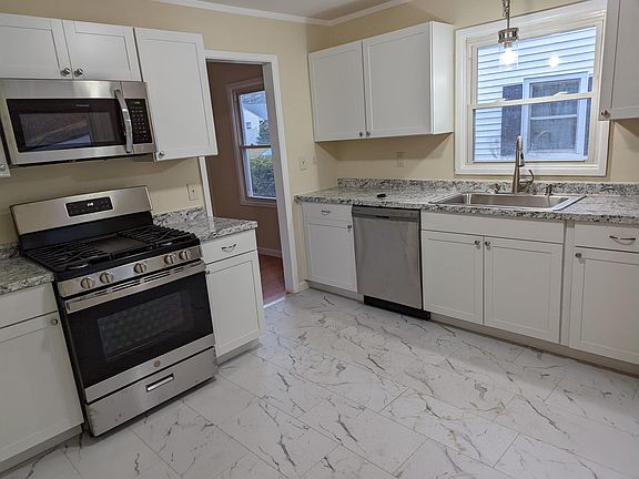 5th image of 15 Hanifin Ave