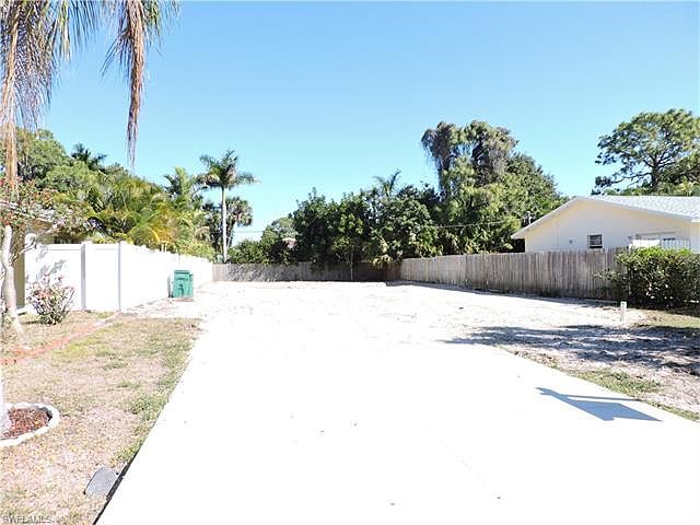2nd image of 743 108th Ave N
