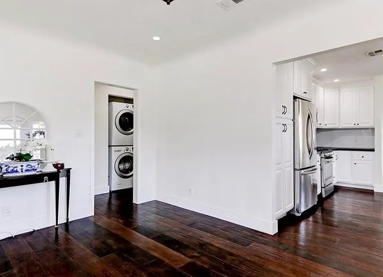501 Avenue B — Photo 6