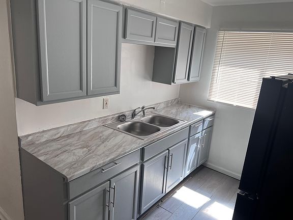 3rd image of 7060 Eastlawn Dr APT 1