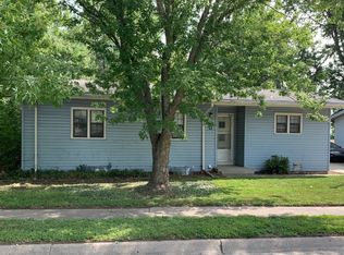 6620 SW Meadowdale Dr, Topeka, KS 66619