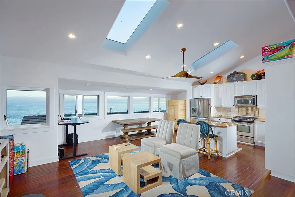 2 bed, 1100 sqft, $8,000 — Photo 1