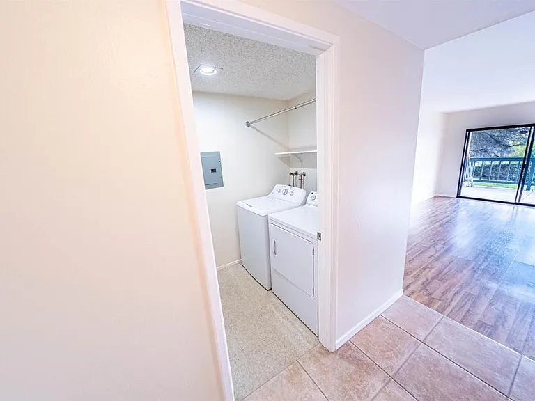 2374 Caringa Way — Photo 22