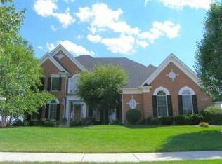 40W240 Ralph Waldo Emerson Ln, St Charles, IL 60175