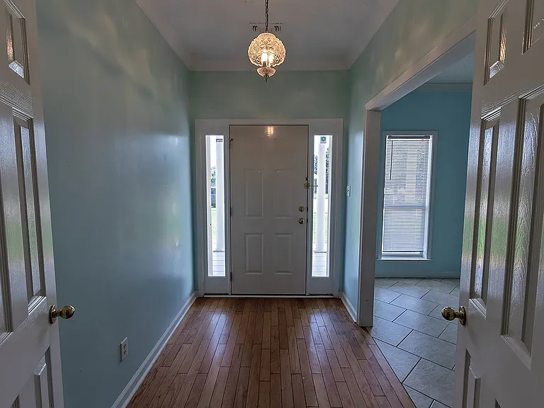 1901 Calumet Pkwy — Photo 6