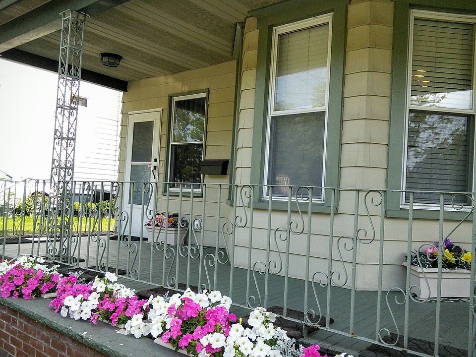 Private entrance into your own private foyer.