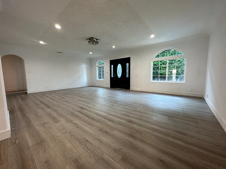 6742 Radford Ave — Photo 5