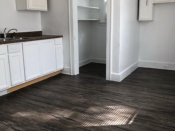 3rd image of 3910 King Pl