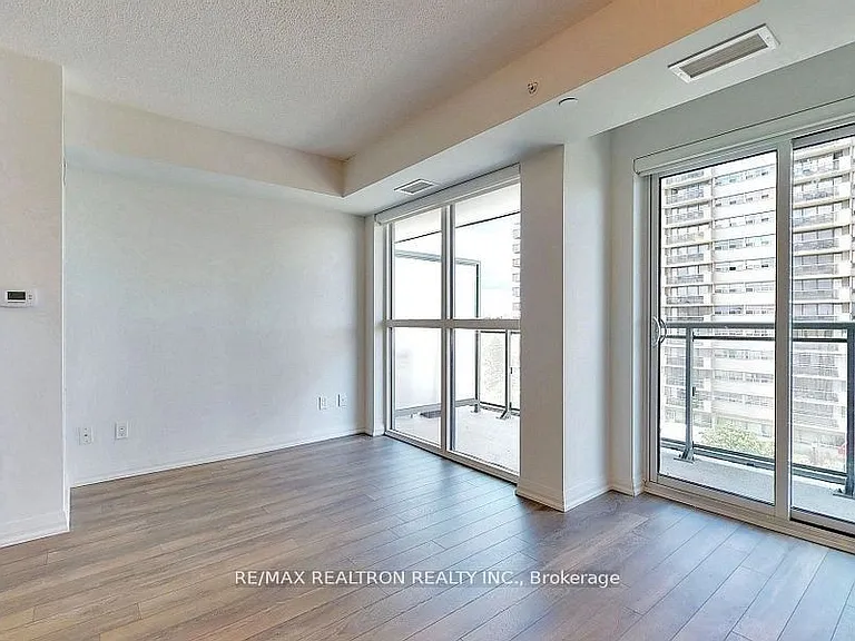 20 Meadowglen Pl #534 — Photo 2