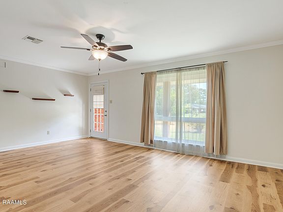 5th image of 154 Vital St