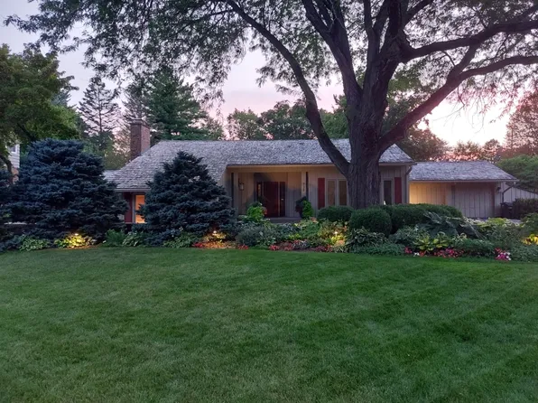 738 Spruce St, Barrington, IL 60010