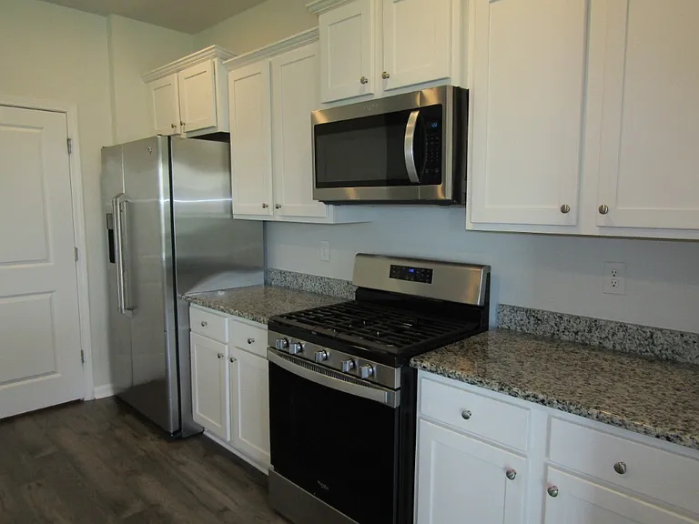 2165 Ainsley Dr — Photo 13