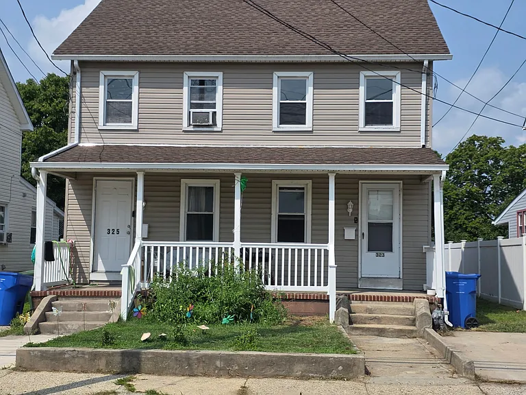 325 Broad St #323 — Photo 1