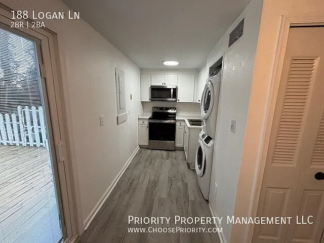 Available Now - Two bedroom, 1.5 bath townhome in Harrisonburg. — Photo 4