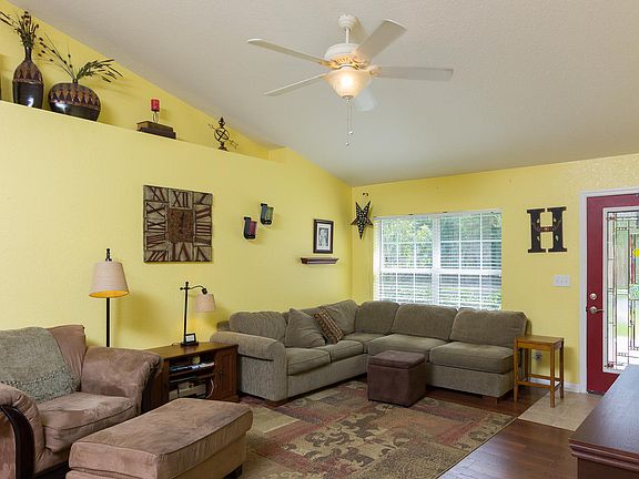4th image of 672 NE 130th Ct