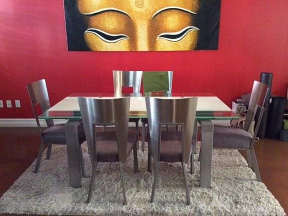 Dining area - expandable for larger party size