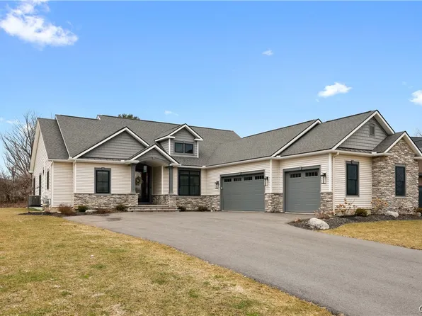 4285 Cindy Ln, Syracuse, NY 13215