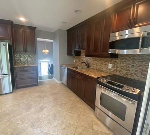 3rd image of 273 Avenue B