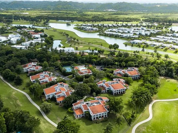 13 Fairways Vlg, Dorado, PR 00646