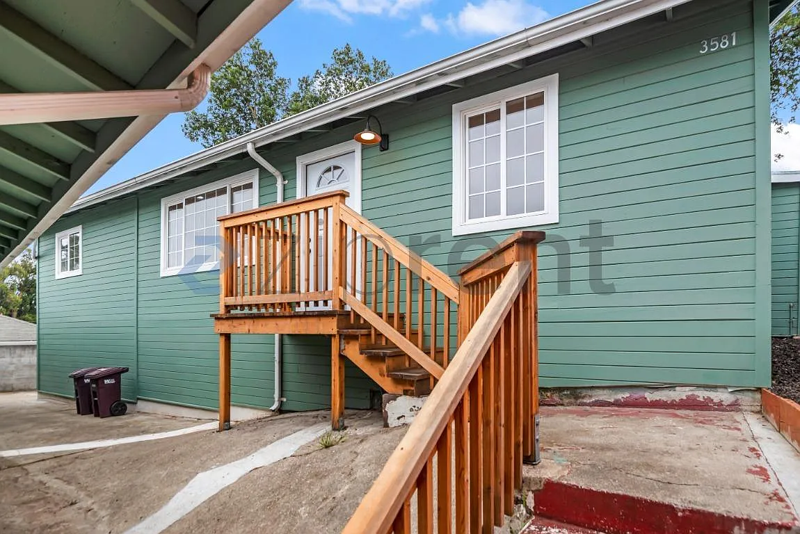 3 bed, 2700 sqft, $3,350 — Photo 2