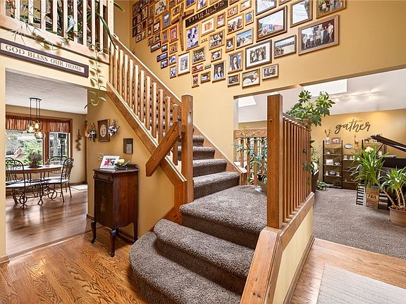 4th image of 49 Wood Run Cir