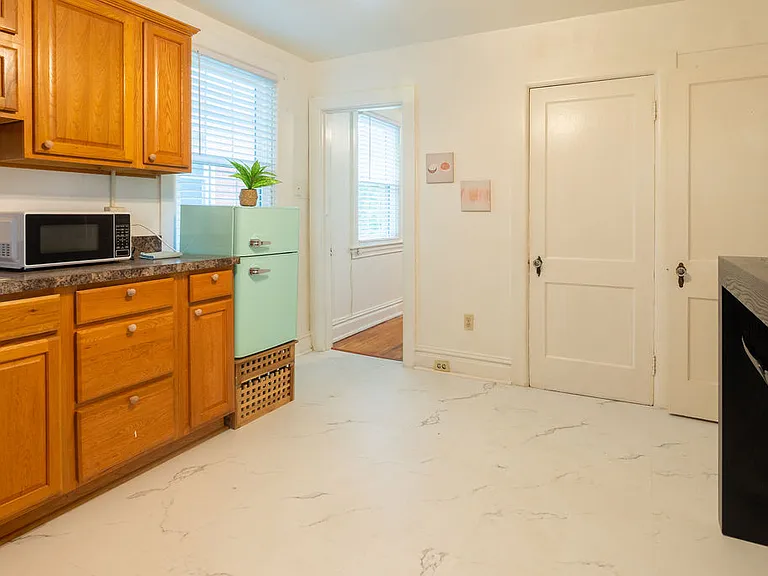315 Frederick St #B — Photo 6