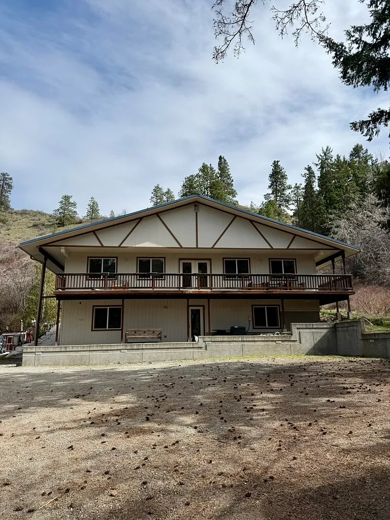 9 bed, 4750 sqft, $7,500 — Photo 1