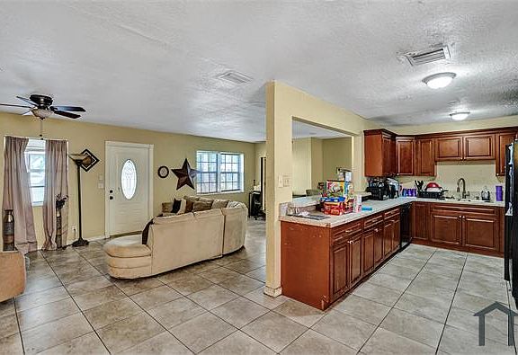 3rd image of 601 NW 4th St