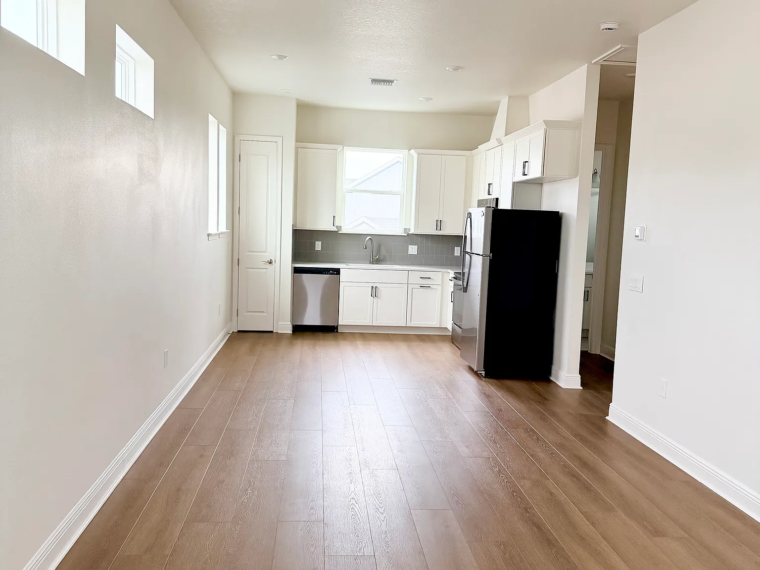 1 bed, 980 sqft, $1,800 — Photo 3