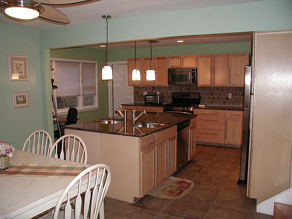 EAT IN KITCHEN