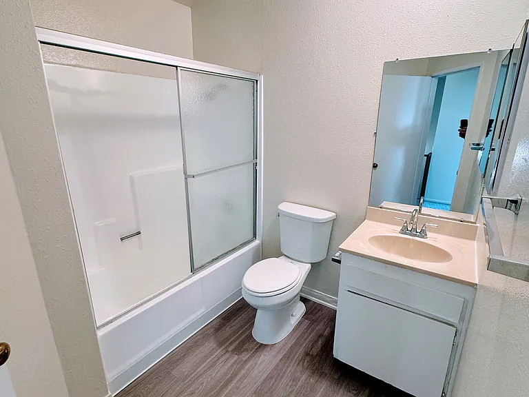 Orchard Plaza Apts — Photo 6