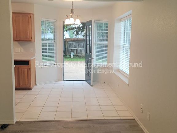 4th image of 3208 N 8th Pl