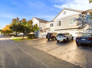 53 Braxton Ln #53, Aurora, IL 60504