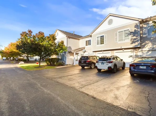 53 Braxton Ln #53, Aurora, IL 60504