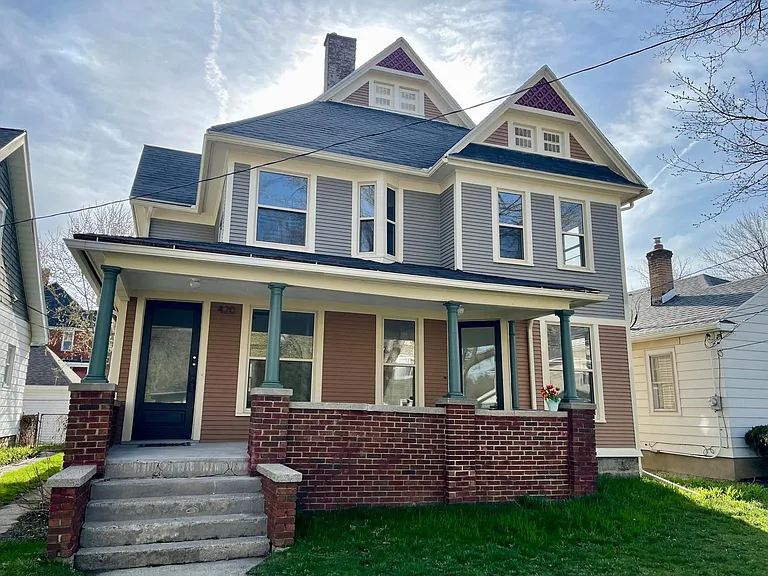 420 Lincoln Ave NW — Photo 1