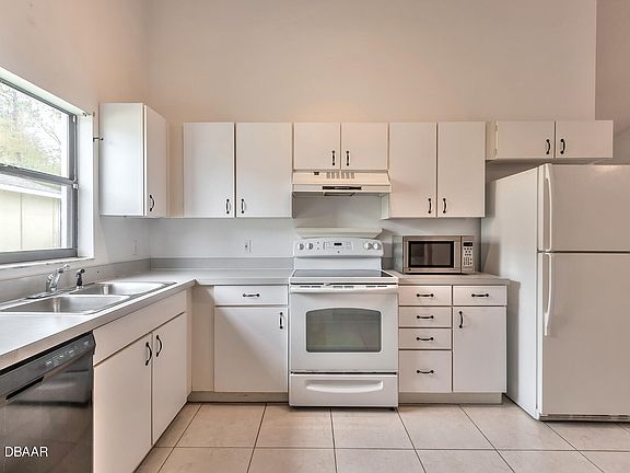 3rd image of 3836 Long Grove Ln
