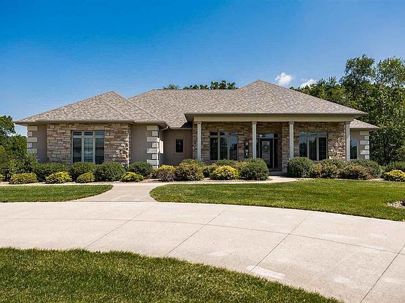 2nd image of 3812 Stoney Pointe Ln NE
