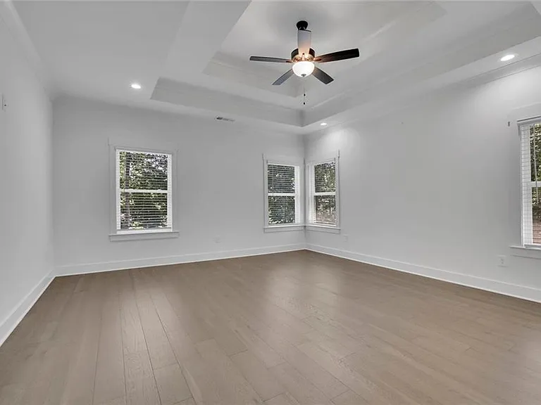 6181 Shoreland Cir — Photo 32