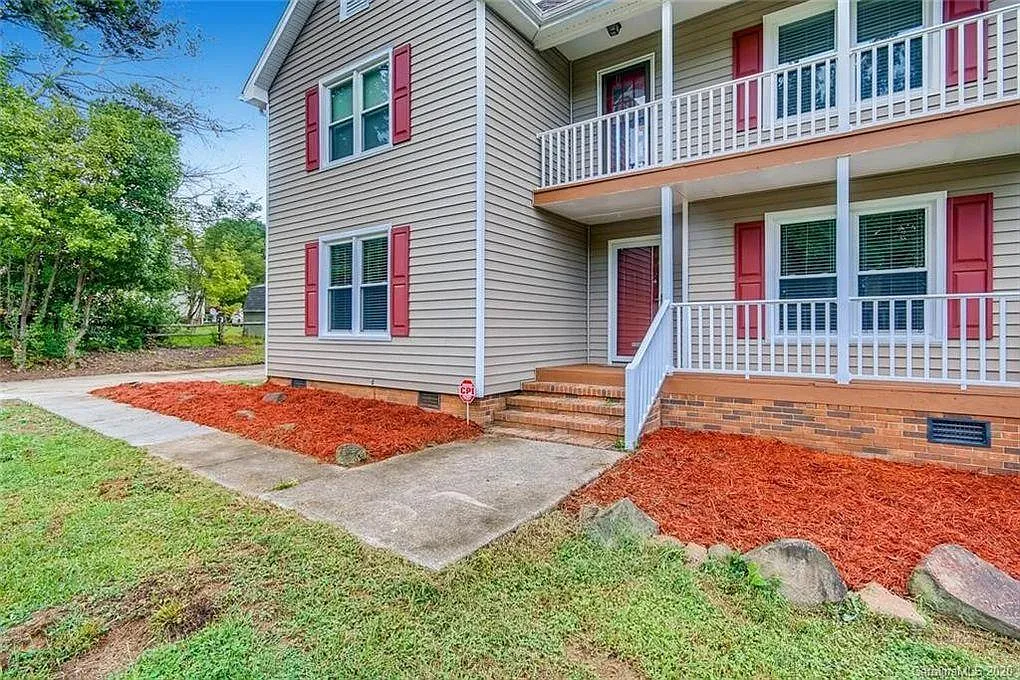 4 bed, 2085 sqft, $1,786 — Photo 2