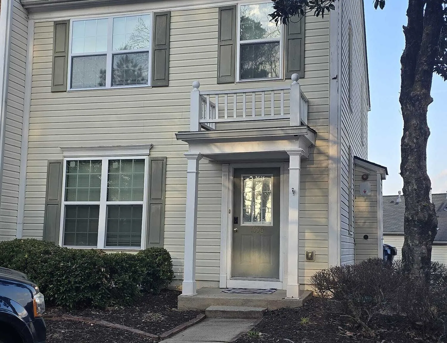 3 bed, 2.5 bath, 1370 sqft, $2,300 — Photo 4