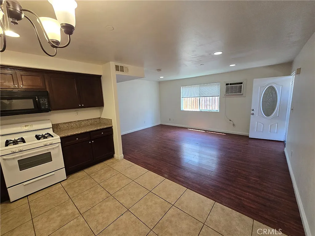 3 bed, 1284 sqft, $2,795 — Photo 3