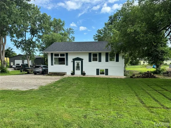 108 Bartley Ln, Fulton, MO 65251